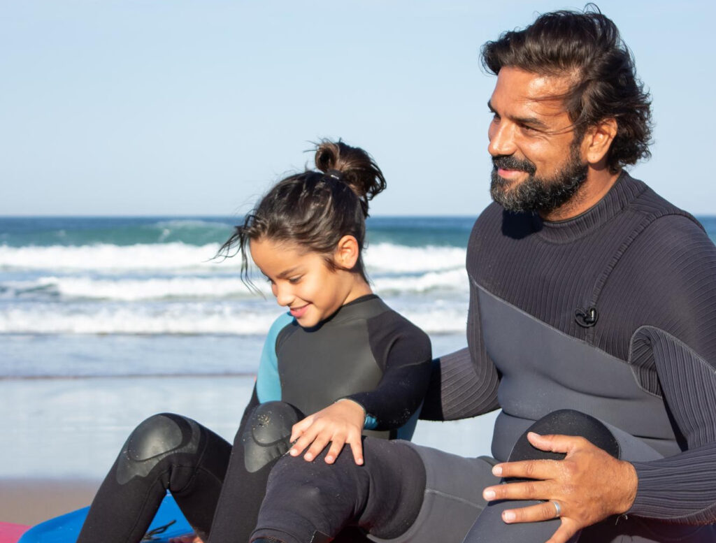 Descubre los orígenes y tradiciones del Día del Padre, y reflexiona sobre el significado de la paternidad y el impacto de los padres en la vida de sus hijos.